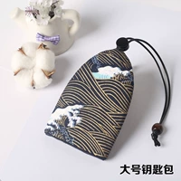 Большие волны взорвались черными