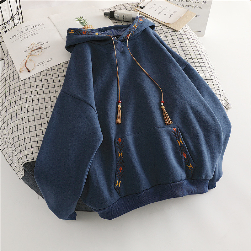 Clearance and leak-picking ~ big-name clipping counter withdraws foreign trade design sense hooded sweatshirt women's winter plus velvet embroidered coat