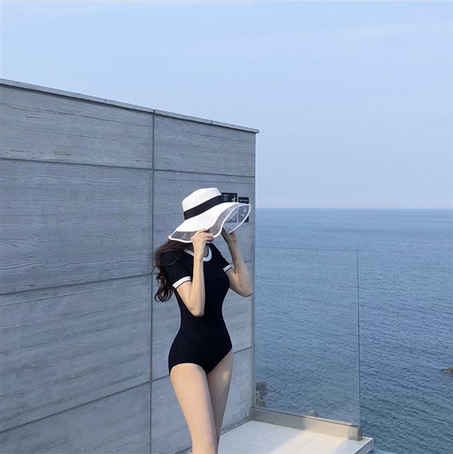 Hàn Quốc áo tắm một mảnh trong váy phụ nữ che bụng nửa tay áo bảo thủ váy một mảnh đi biển mùa xuân nóng áo tắm phụ nữ - Bộ đồ bơi One Piece
