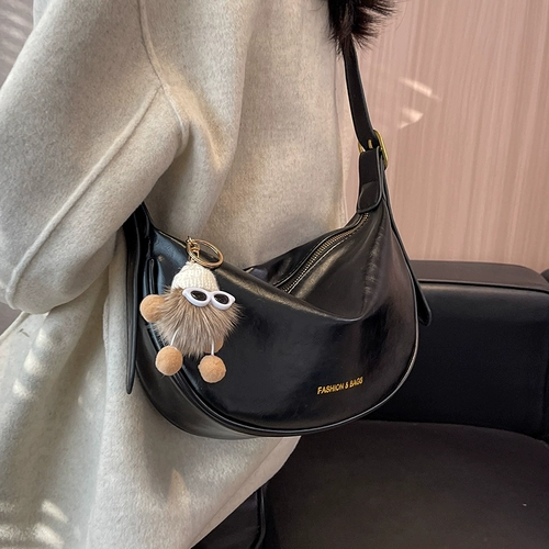 Вместительная и большая сумка через плечо на одно плечо