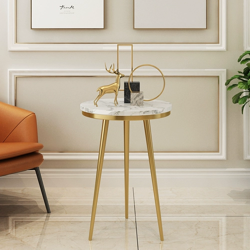 Nordic Rock Board, несколько кофейных столиков, простой современный диван, маленький круглый столик, угол гостиной, несколько больших каменных каменных световых столов роскошные прикроватные столы