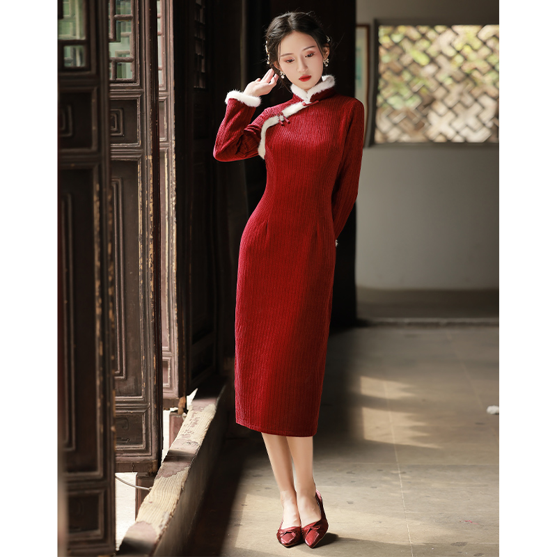 Red cheongsam, elite lightweight wedding dress, increased thickness, 2023 collection, light style Red cheongsam, elite lightweight wedding dress, increased thickness, 2023 collection, light style