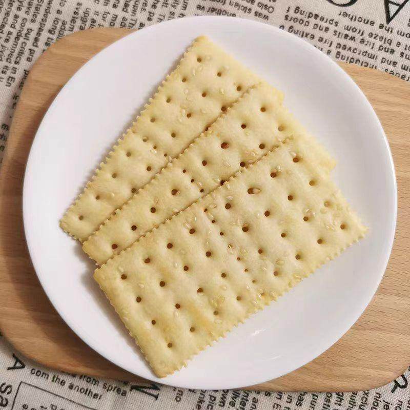 Duqingwu Yeast Soda Crackers 540G/Bag Black and White Sesame Flavor Seaweed Grain Snack Alkaline Meal Replacement