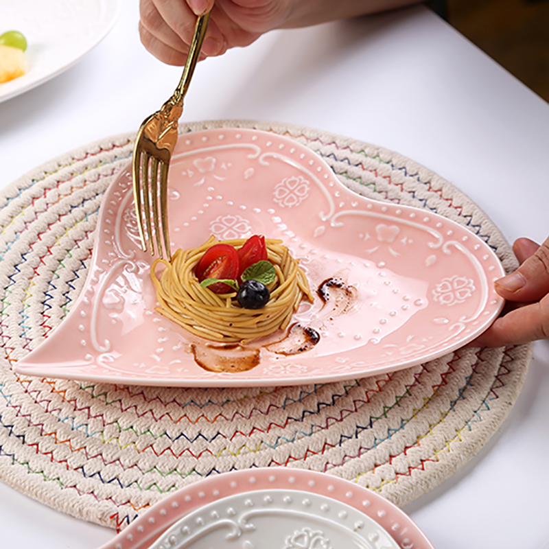 Japanese embossed salad dessert plate creative heart-shaped plate cake snack plate breakfast plate ceramic tableware