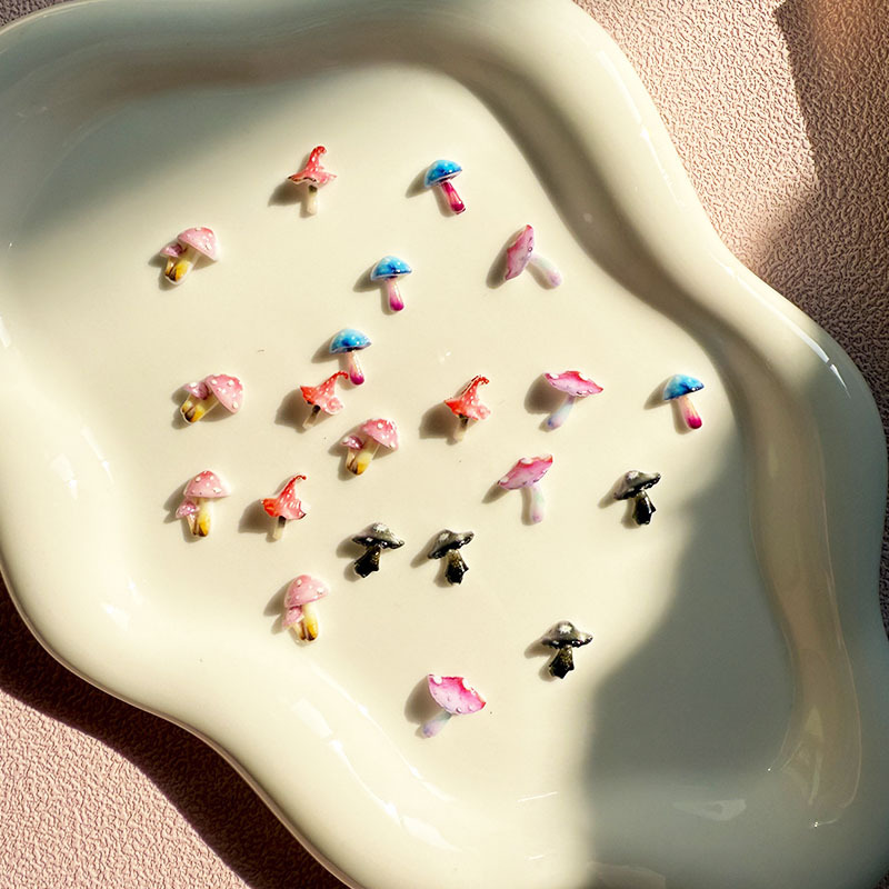 ins Cute Psychedelic Mushroom Nail Art Decorations 2025 New Cartoon Little Mushroom Wearable Nail Rhinestones Internet Sensation Hot Item