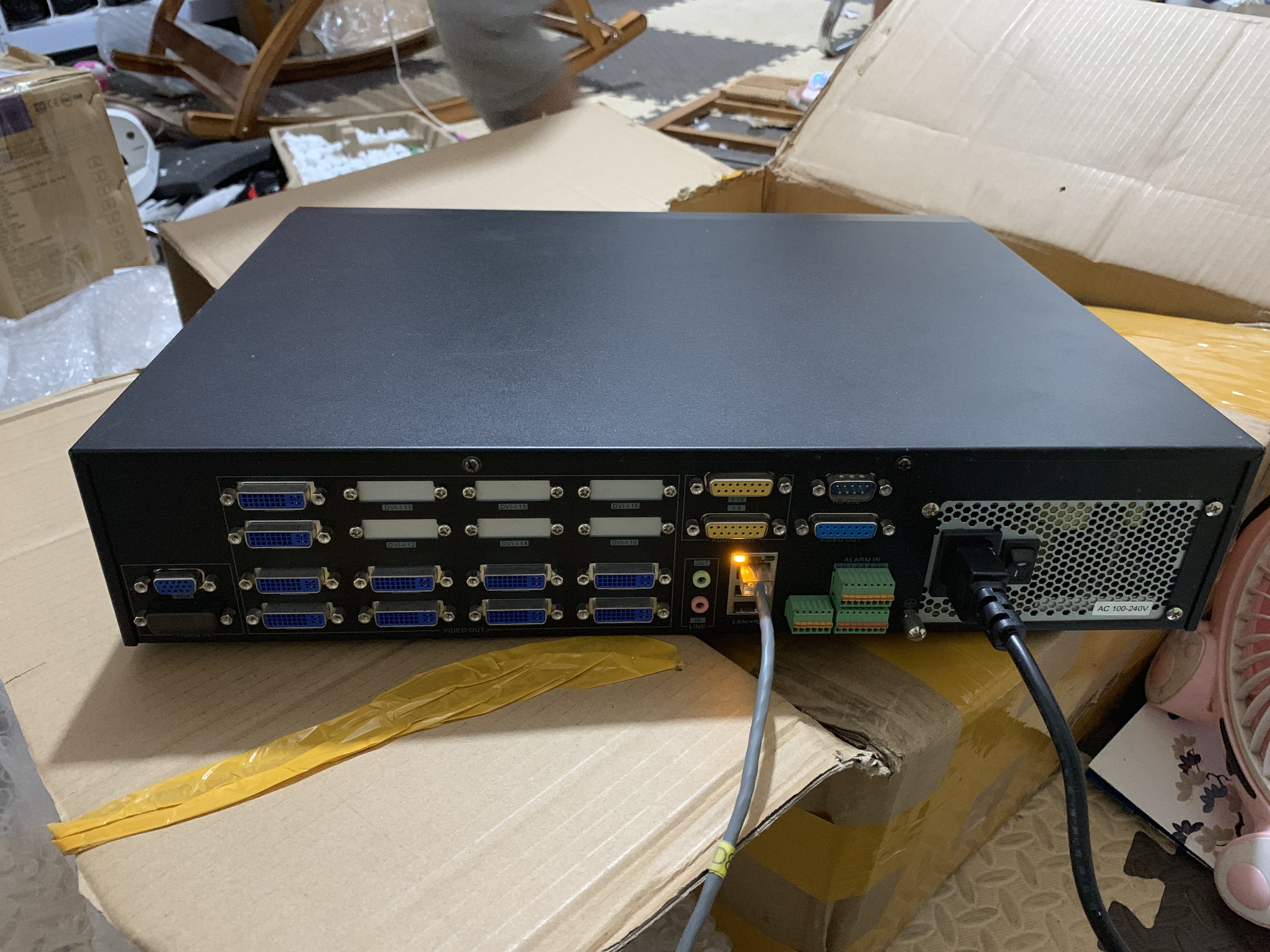 Charge new DS-6410HD-T Hikvision 10-way HD video and audio decoder DS-6910UD original