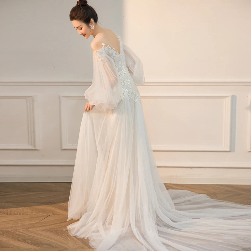 French light wedding dress 2024 new temperament bride wedding high -level forest, super immortal goes out to welcome the welcoming gauze trailer tail French light wedding dress 2024 new temperament bride wedding high -level forest, super immortal goes out to welcome the welcoming gauze trailer tail