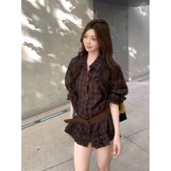 Junior High School Students' Loose-Fitting, Slimming Plaid Shirt with a Single-Breasted Placket and a Belt, New for the 2025 Autumn Season