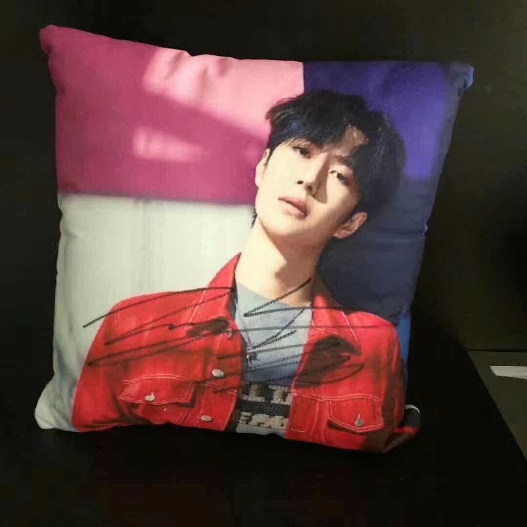 Wang Yibo Autograph Holding Pillow Star Perimeter Pro Sign Cheap Fidelity