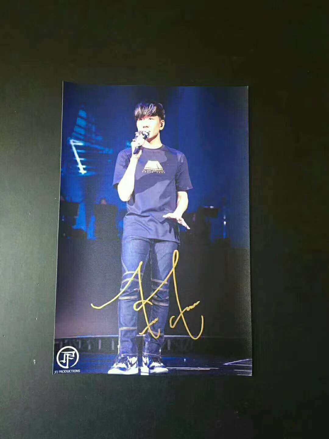 Lin Junjie autographed poster JFJ Productions star surrounding fans should help sign fidelity