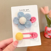 Маленькая синяя цветочная шпилька