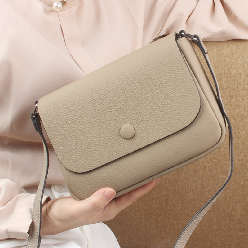 Leather bag 2022 new trendy leather messenger bag female all-match ins simple small square bag fashion one shoulder mini