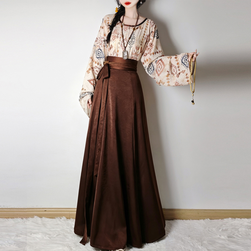 Mi Jintang Hanfu Set with Retro Print, Lantern Sleeves, Drapey Waist-Length Skirt, Suitable for Everyday Wear Mi Jintang Hanfu Set with Retro Print, Lantern Sleeves, Drapey Waist-Length Skirt, Suitable for Everyday Wear