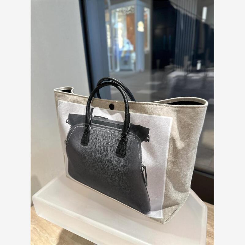 Japanese Original Saagioie Trendy and Fashionable Large-Capacity Canvas Visual Distortion Handbag Crossbody Tote Bag Japanese Original Saagioie Trendy and Fashionable Large-Capacity Canvas Visual Distortion Handbag Crossbody Tote Bag