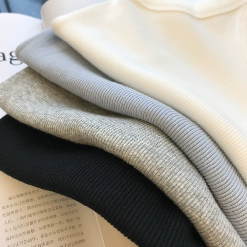 Белая майка топ без рукавов, по фигуре, красивая спина