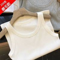 Белая модель обновления волос с белым