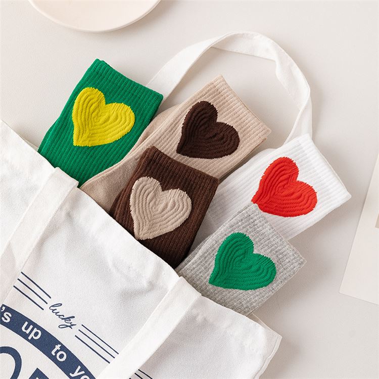 Women's Simple Style Heart Shape Cotton Crew Socks A Pair display picture 7