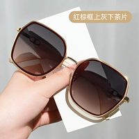 Красная коричневая рама на сером и нижнем чае [УФ -профилактика]