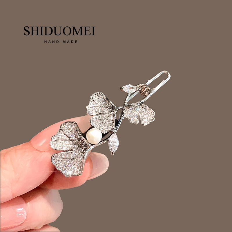 2023 New Style Bangs Clip, Forehead Hair Clip, High-End Alloy Pearl Ginkgo Leaf Elegant Side Clip Hairpin Hair Accessory 2023 New Style Bangs Clip, Forehead Hair Clip, High-End Alloy Pearl Ginkgo Leaf Elegant Side Clip Hairpin Hair Accessory
