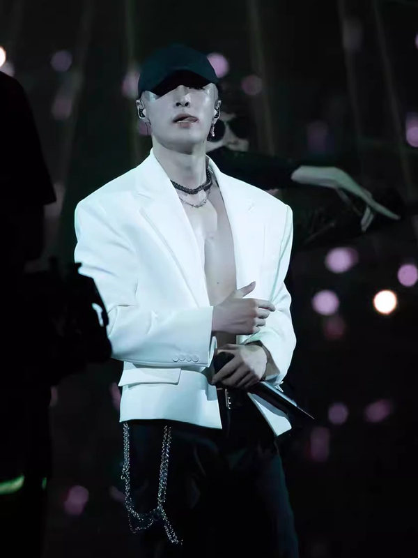 Zhang Yixing Celebrity-Inspired White Short Padded Shoulder Versatile Blazer Jacket for Men and Women, Casual Jacket for Spring and Autumn