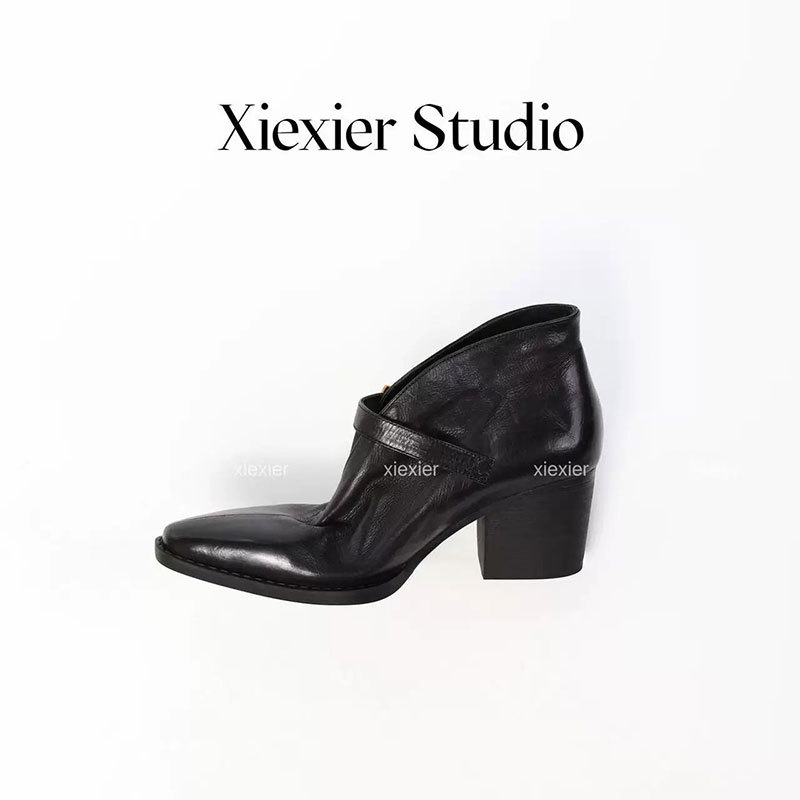 Xie Xier | Old Money Style First-Layer Calfskin Leather Chunky High-Heeled Ankle Boots with Pointed Toe, Slimming Effect, Versatile for Commuting. Xie Xier | Old Money Style First-Layer Calfskin Leather Chunky High-Heeled Ankle Boots with Pointed Toe, Slimming Effect, Versatile for Commuting.