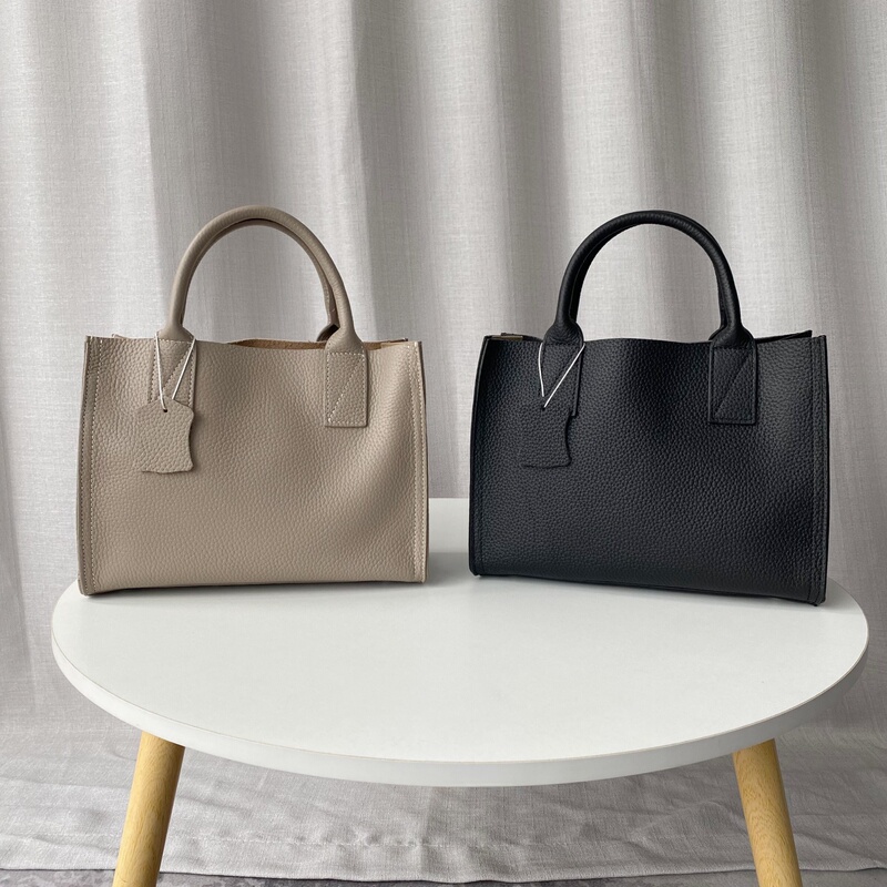 Pure First-Layer Cowhide ~ Special Clearance Sale ~ Niche Design, Casual, Versatile, High-End Commuter Handbag Tote Bag Pure First-Layer Cowhide ~ Special Clearance Sale ~ Niche Design, Casual, Versatile, High-End Commuter Handbag Tote Bag