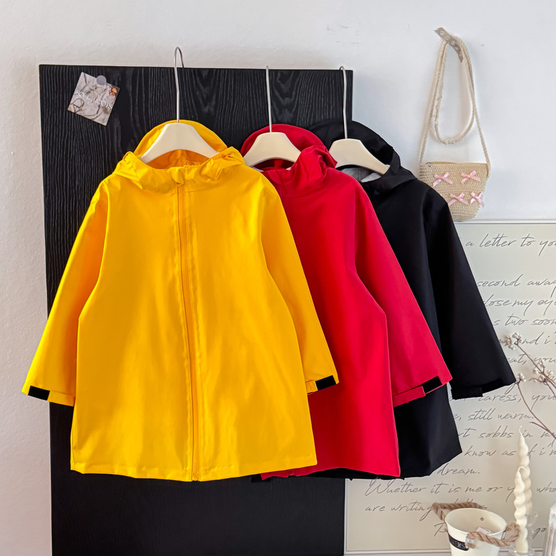 Children's Raincoat for Kindergarten Boys and Girls, Rainproof, with Space for School Bags, Specially Designed for Primary School Students to Go to School, Full-Body Waterproof Children's Raincoat for Kindergarten Boys and Girls, Rainproof, with Space for School Bags, Specially Designed for Primary School Students to Go to School, Full-Body Waterproof