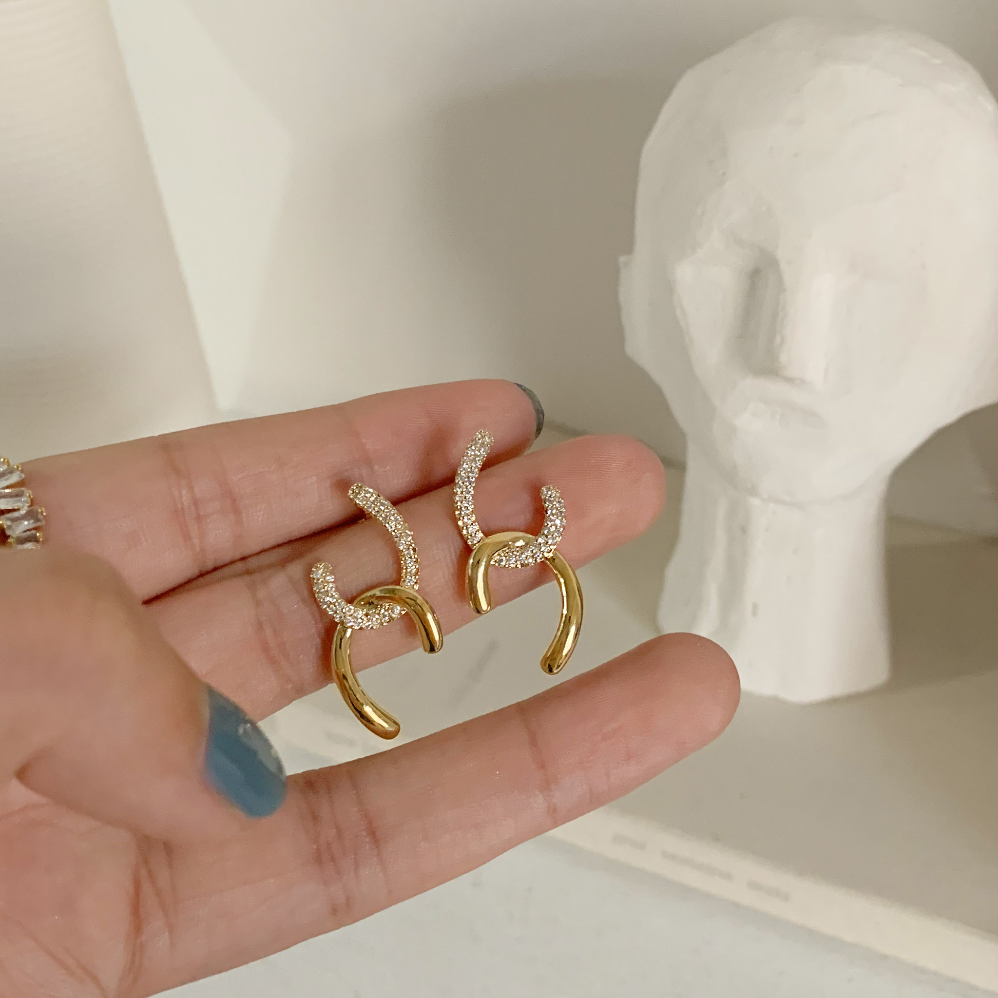 Horn Earrings Small CrowdDesign Sense Superior Cold Wind Ear Adorned Women Summer 2022 New Tide Pure Silver Needle Ear Pin