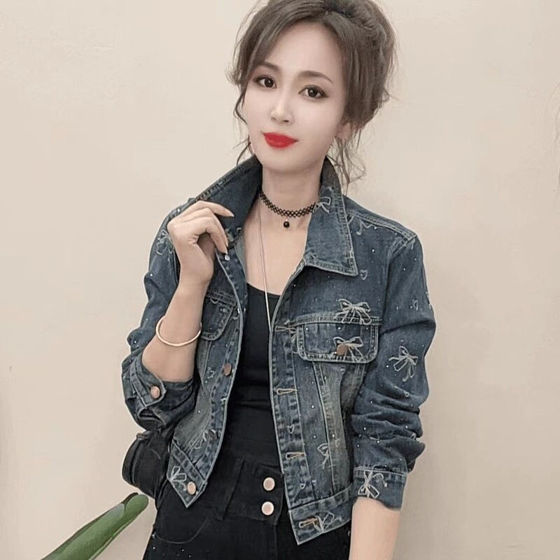 Spring and Autumn New Hong Kong Style Retro Lapel Denim Jacket for Women 2025 Jacquard High Waist Short Long Sleeve Top for Women Spring and Autumn New Hong Kong Style Retro Lapel Denim Jacket for Women 2025 Jacquard High Waist Short Long Sleeve Top for Women