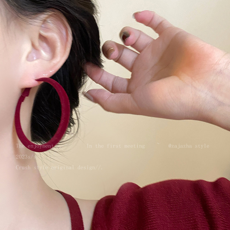 Серьги 安可拉红色植绒耳圈女高级感覆古港风新年耳饰品2025新款爆款耳环 OTHER