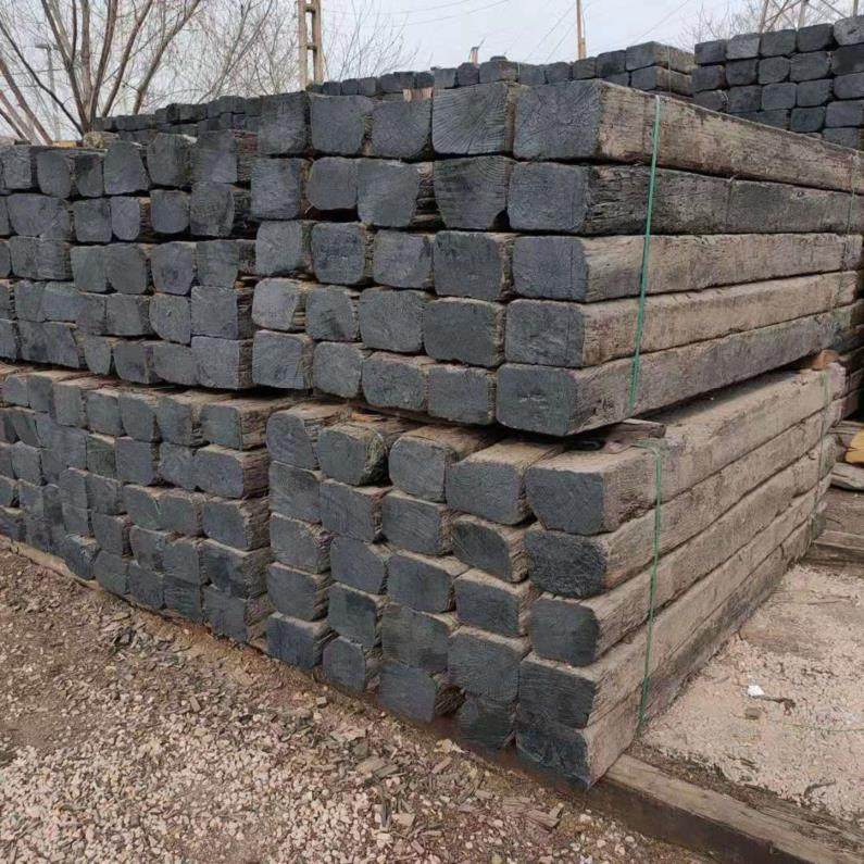 Railway second-hand sleeper wooden train track crane with solid wood cushion wood square oil steeped in embalming wood pillows landscaping