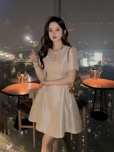 Небольшой наряд маленькой принцессы, приталенное платье, корсет, осенняя длинная юбка, в стиле Шанель, короткий рукав, средней длины, городской стиль