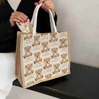 Большой, белый, с медвежатами