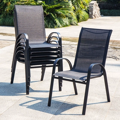 Столы на открытом воздухе и стул двор.