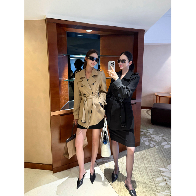 Zhou Miao Zhoumiao【Windbreaker King】Vintage Korean-Style Lapel Double-Breasted Short Trench Coat with a Stylish Look for Women Zhou Miao Zhoumiao【Windbreaker King】Vintage Korean-Style Lapel Double-Breasted Short Trench Coat with a Stylish Look for Women