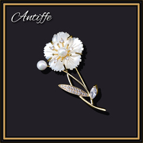 Korean natural shell brooch high-grade female cherry blossom brooch luxury atmosphere plum blossom pin wild suit accessories trend