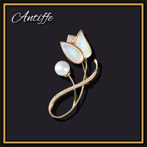 Natural mother shellfish high-grade brooch Female ins tide wild suit Flower corsage pin luxury atmosphere clothes accessories