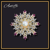 French luxury atmosphere snowflake brooch High-end female ins tide wild corsage suit pin coat simple accessories