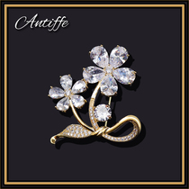 Simple floral brooch High-grade female ins tide wild corsage exquisite atmosphere suit pin luxury sweater accessories