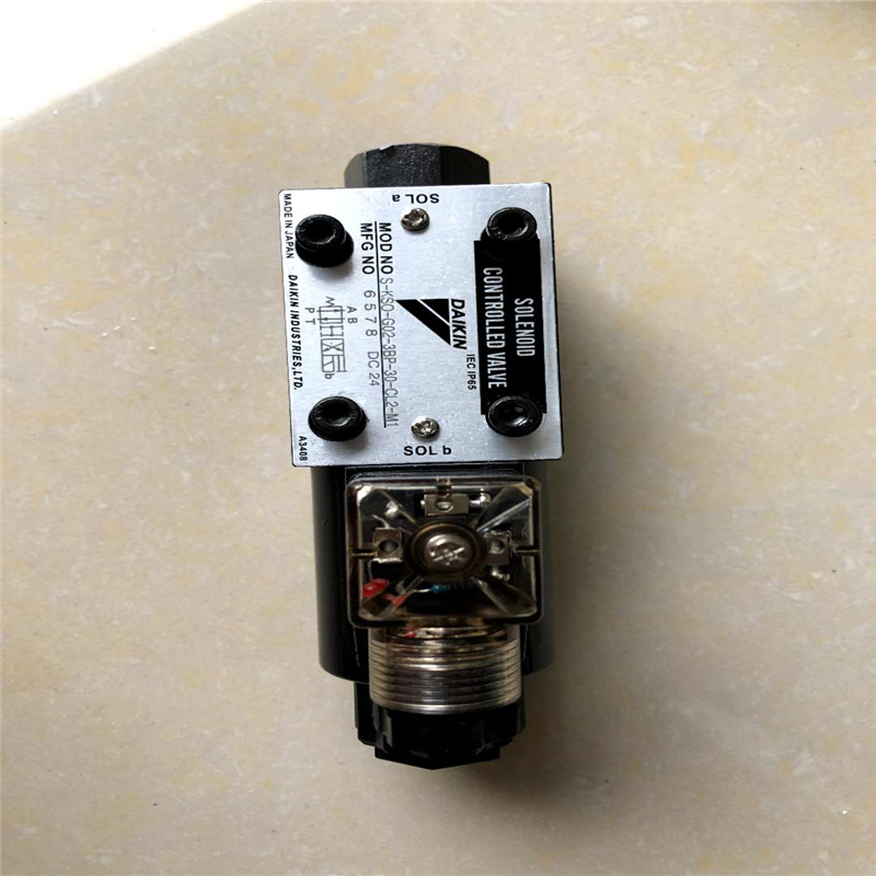 Japan's original brand new KSO-G02-4CA-10-N big gold DAIKIN solenoid valve for a year