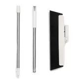 Ванная комната соскребает пол, подметающая волосы в ванной комнате.