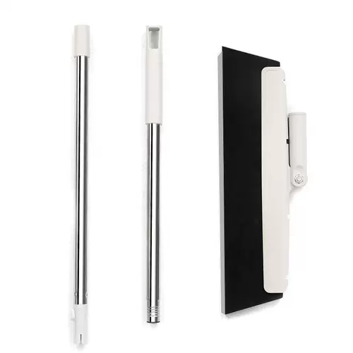 Ванная комната соскребает пол, подметающая волосы в ванной комнате.