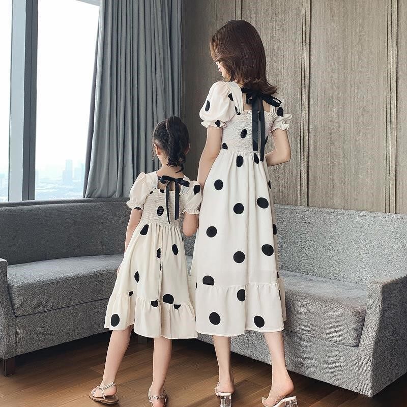 Different pro-sub-loading summer clothes 2021 new boomer women's foreign dress nets red Korean version round point snowspun dresses