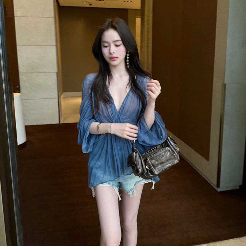 Aisui and More New Colors! Original Design with a Beautiful Aesthetic, Gray-Blue Pleated Top in Rayon Version Aisui and More New Colors! Original Design with a Beautiful Aesthetic, Gray-Blue Pleated Top in Rayon Version