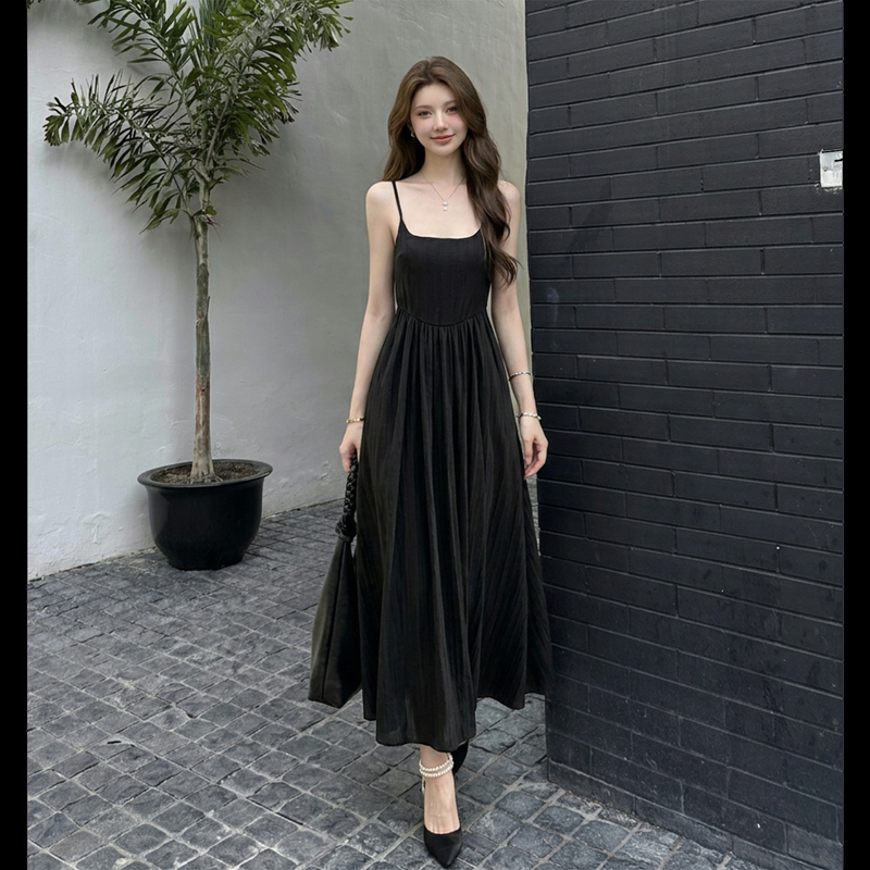La Chapelle Simple Black High-End Dress for Women 2026 Summer French Gentle Style Slimming Spaghetti Strap Long Dress