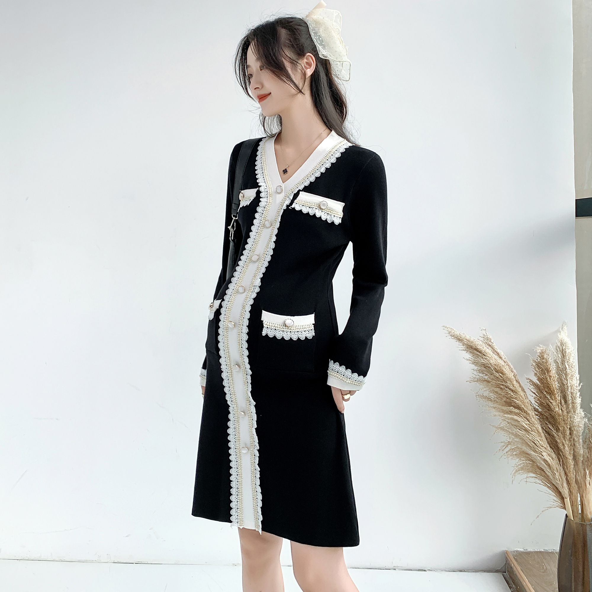 Pregnant women dress autumn and winter skirt dress 2022 new V - collar skirt Yang - gas professional knitting skirt
