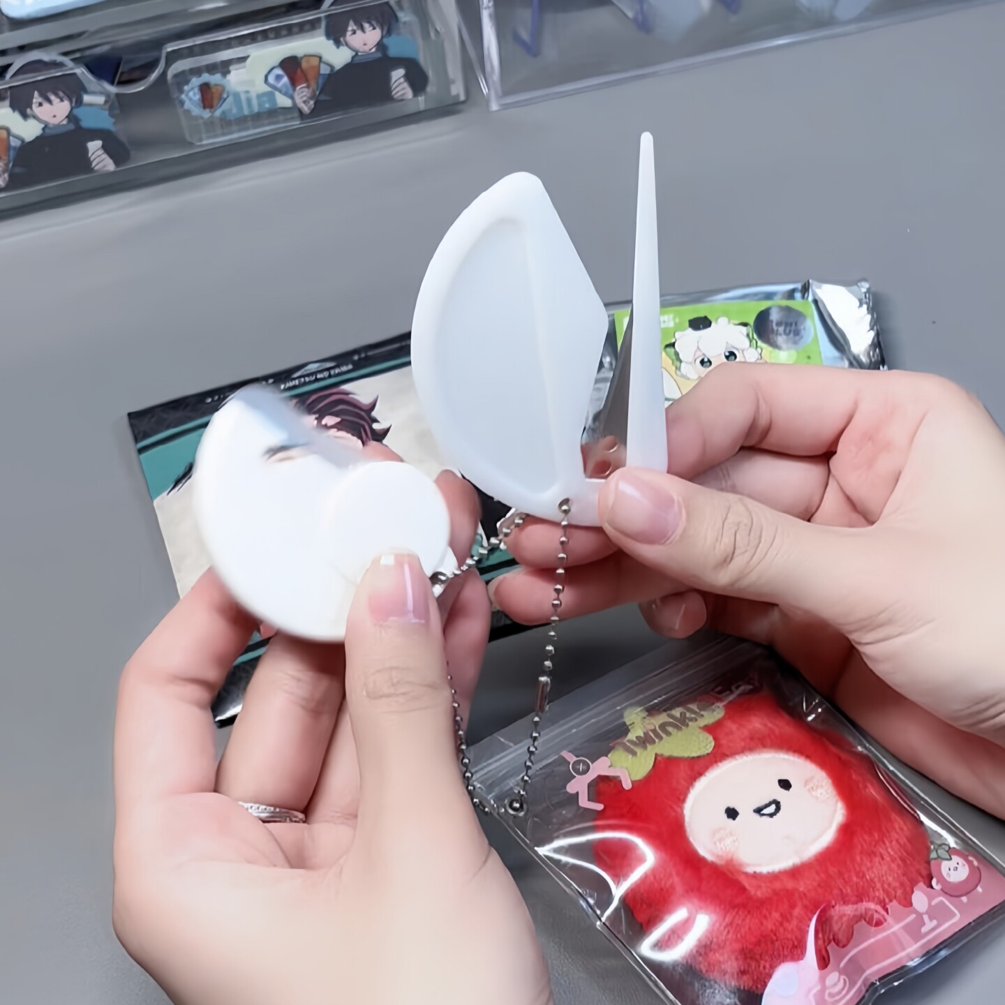 バーバッグ、封筒、段ボール箱を開けるための小型プラスチック製レターオープナー、ペーパーカッター、猫の毛や穀物を取り除くためのユーティリティナイフ。