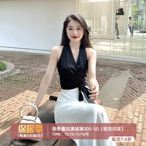 Lin Guanguan a niche and chic shirt with a sense of design a temperament a V-neck top a female summer a slim fit a sexy salt style and a light and familiar look