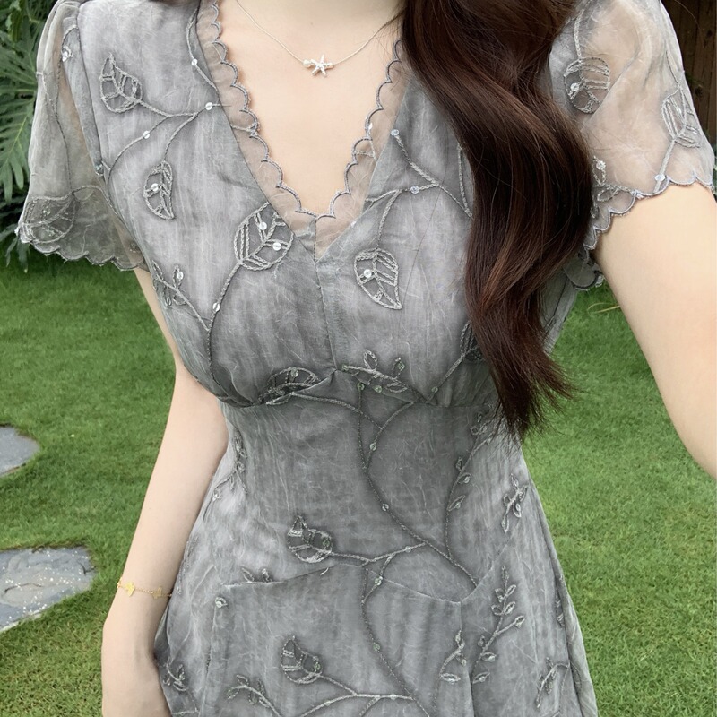 Summer New Style Princess-Style Embroidered Dress, Waist-Cinching Long Dress, Plus-Size Women's Clothing, French-Style Elegant V-Neck Dress Summer New Style Princess-Style Embroidered Dress, Waist-Cinching Long Dress, Plus-Size Women's Clothing, French-Style Elegant V-Neck Dress