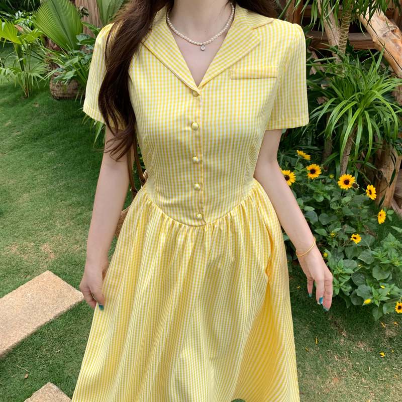 French-Style Elegant and Appropriate Yellow Short-Sleeved Dress, Plus Size for Chubby Women, Vintage Style, Stunning and Graceful, Waist-Cinching, Long Dress for Commuting